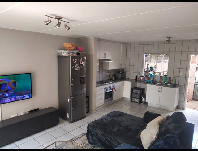 2 BEDROOM TOWNHOUSE FOR SALE IN SONNEGLANS